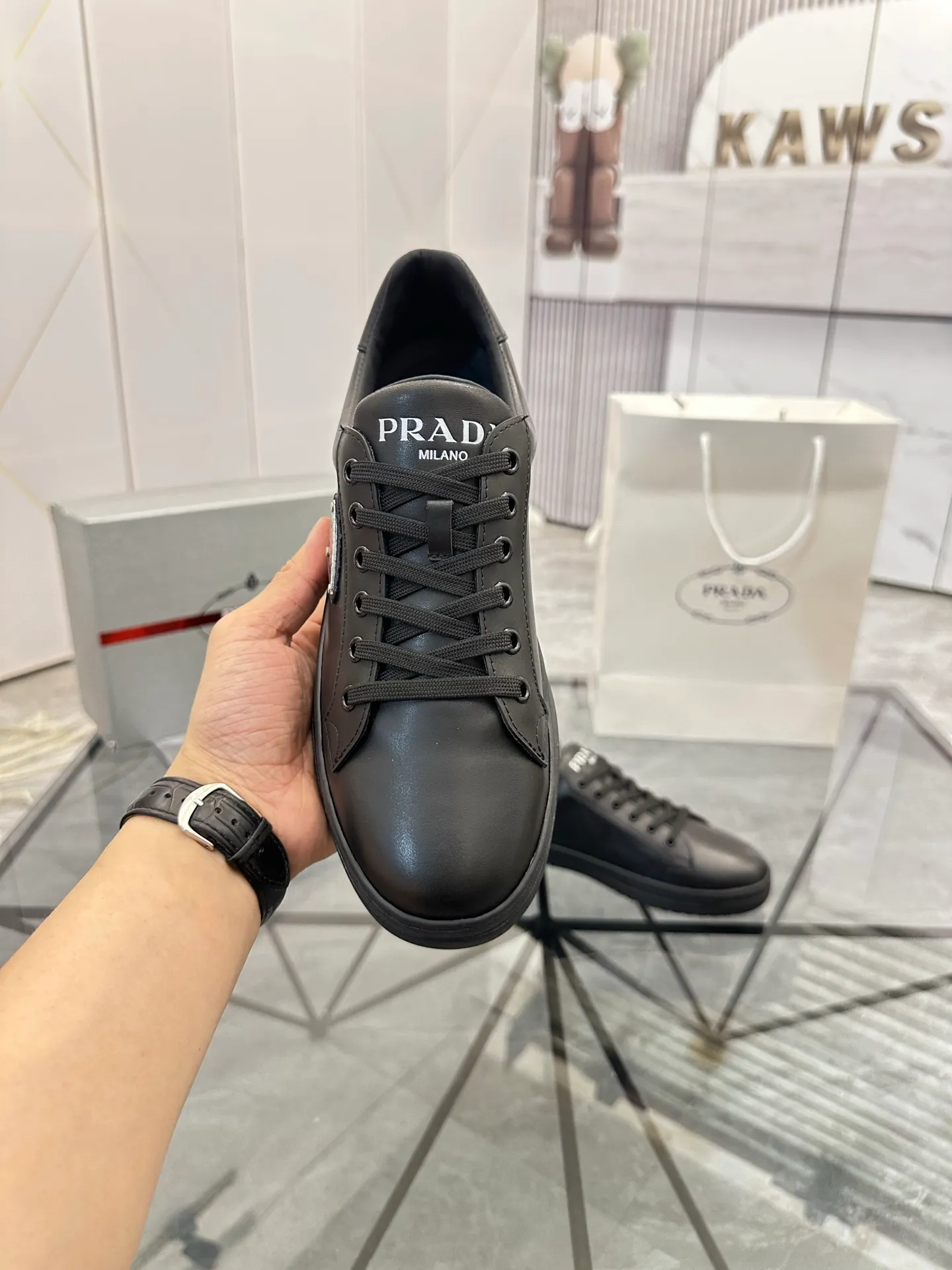 Men's shoes for sale 💰: 💰P540¥ High-end top quality Product trademark: Prada *"Prada*" low-top casual shoes Regular size: 38-45 (can be customized to 46) Product materials: imported first-layer cowhide for the upper, water-dyed cowhide lining, cowhide feet, original outsole. No.: 001